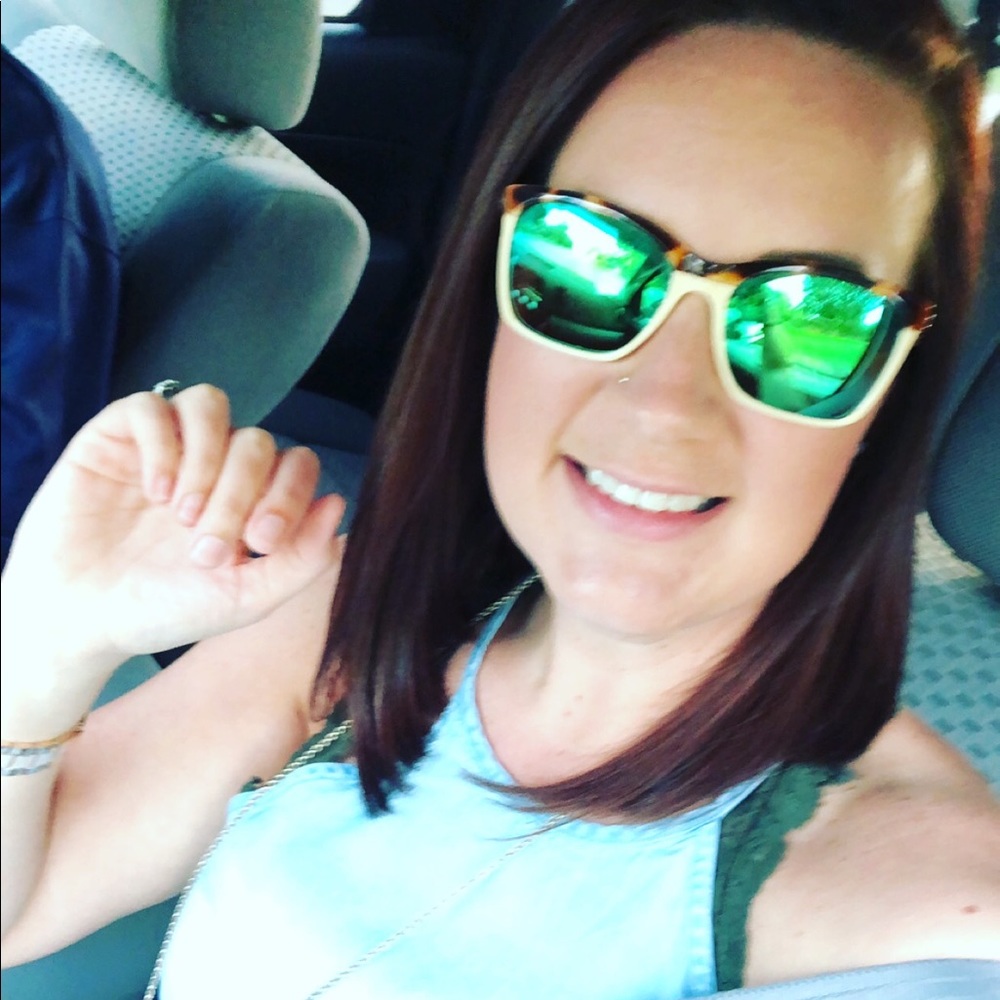 Meet your Posher, Alicia
